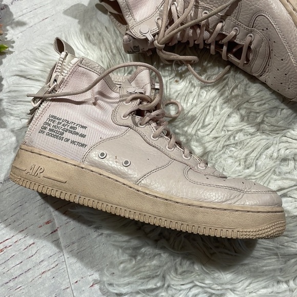 Nike SF Air Force 1 MidSilt Red Canvas Mid Top Sneakers - Picture 3 of 11